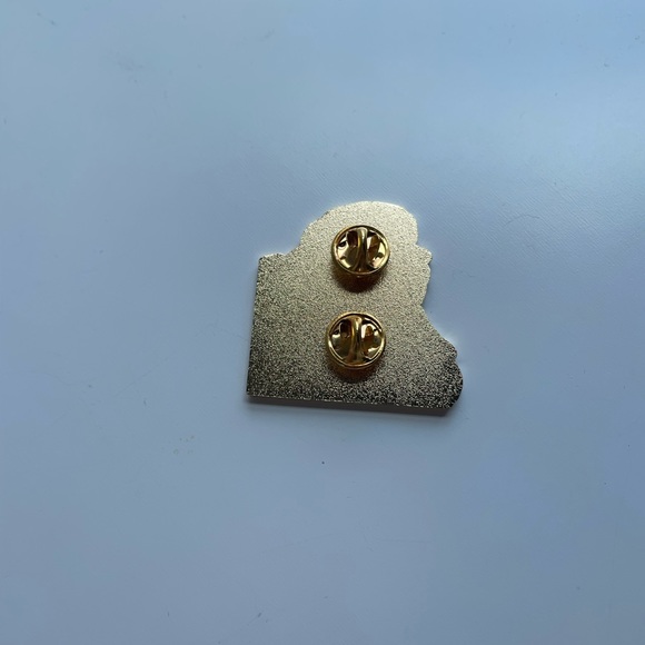 Red (Taylor’s Version) Album Pin - Picture 3 of 4